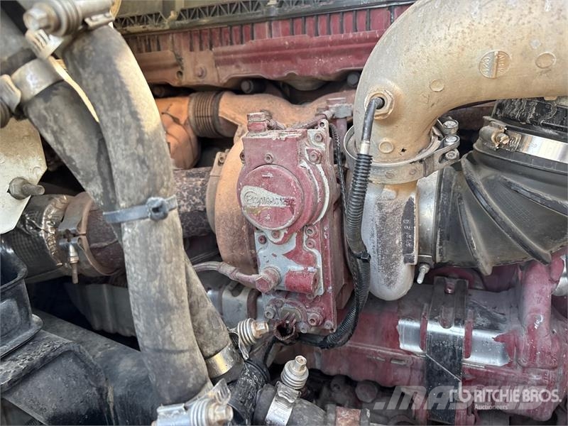 Mack AN64T 6x4 T/A Sleeper Truck Tractor Tegljači