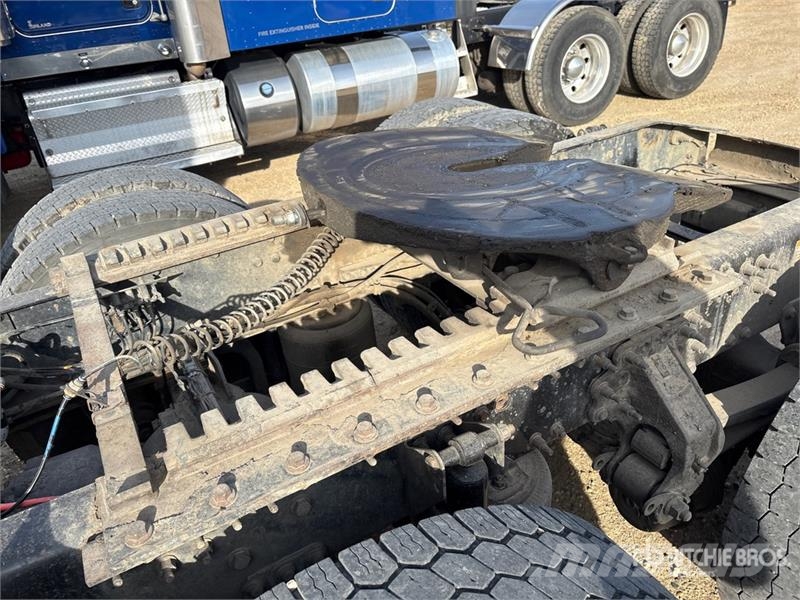 Mack AN64T 6x4 T/A Sleeper Truck Tractor Tegljači