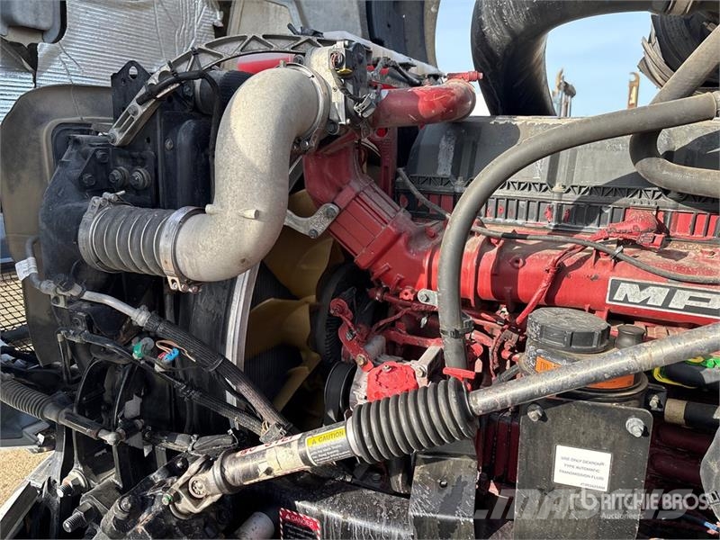 Mack AN64T 6x4 T/A Sleeper Truck Tractor Tegljači