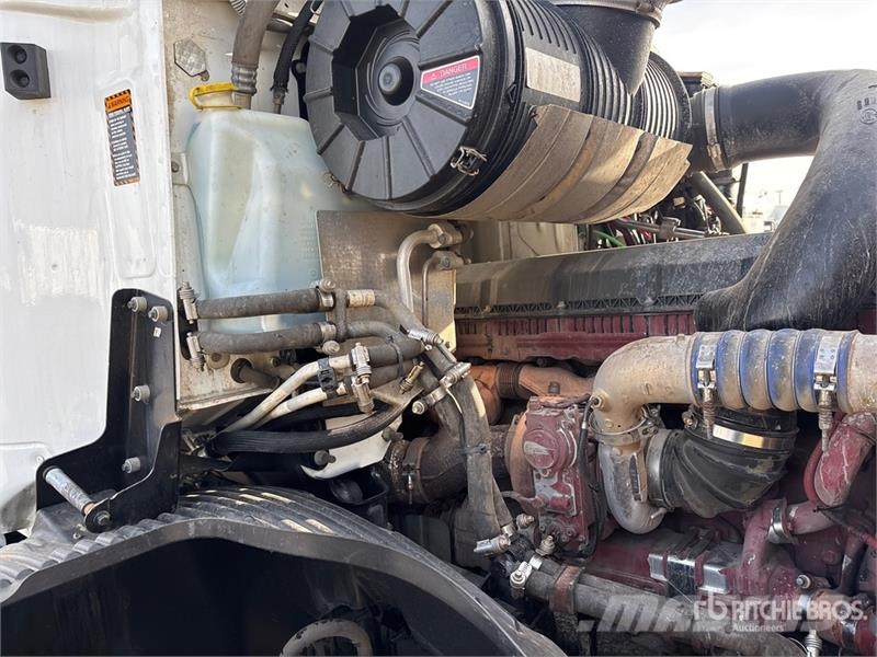 Mack AN64T 6x4 T/A Sleeper Truck Tractor Tegljači