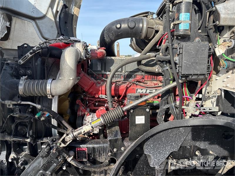 Mack AN64T 6x4 T/A Sleeper Truck Tractor Tegljači