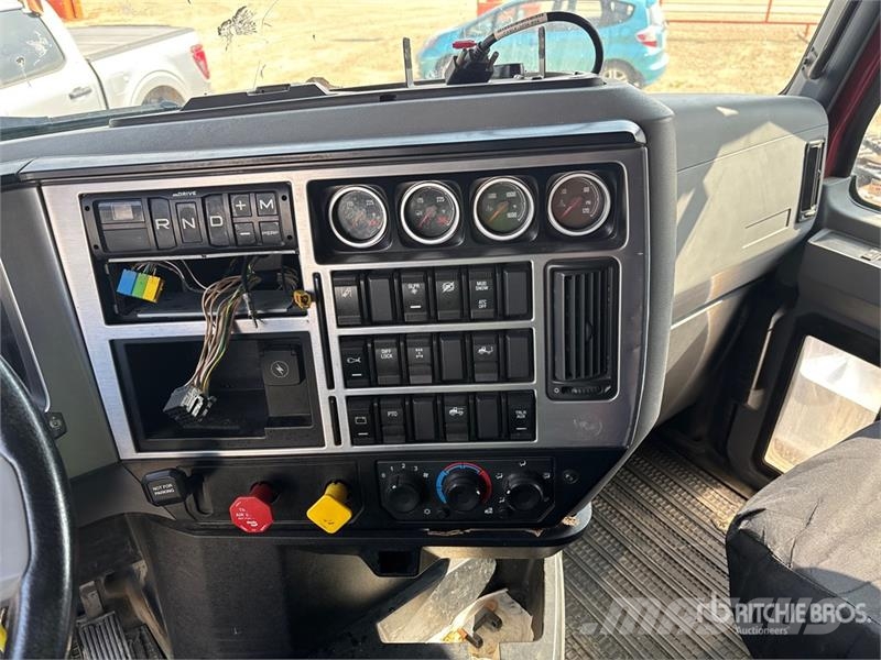 Mack AN64T 6x4 T/A Sleeper Truck Tractor Truck Tractor Units