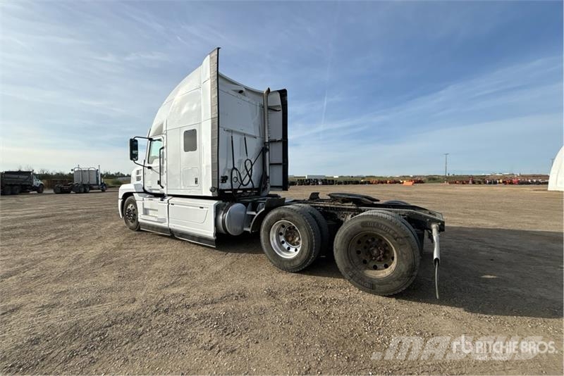 Mack AN64T 6x4 T/A Sleeper Truck Tractor Tegljači
