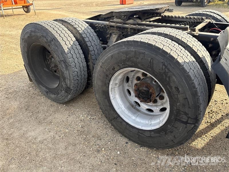 Mack AN64T 6x4 T/A Sleeper Truck Tractor Tegljači