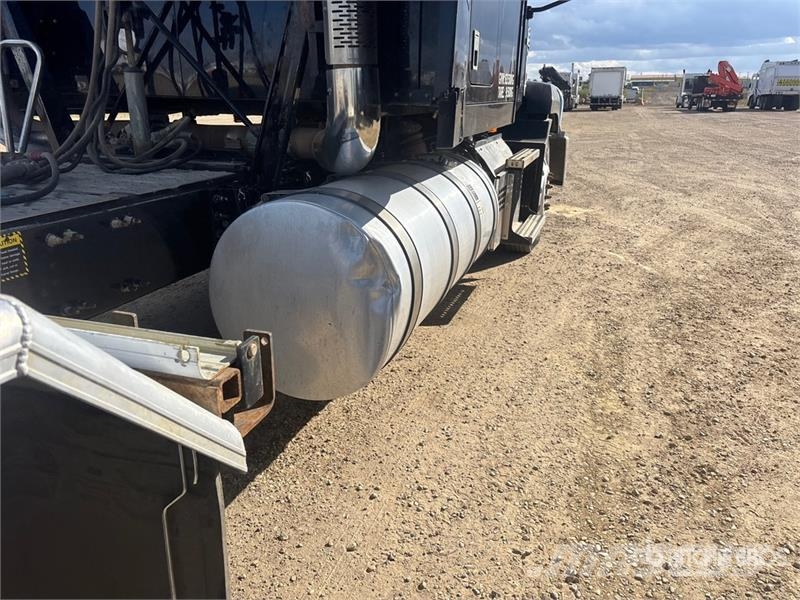 Mack AN64T Anthem 6x4 T/A Sleeper Truck Tractor Tracteur routier