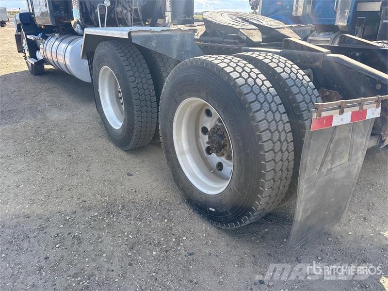 Mack AN64T Anthem 6x4 T/A Sleeper Truck Tractor Tracteur routier