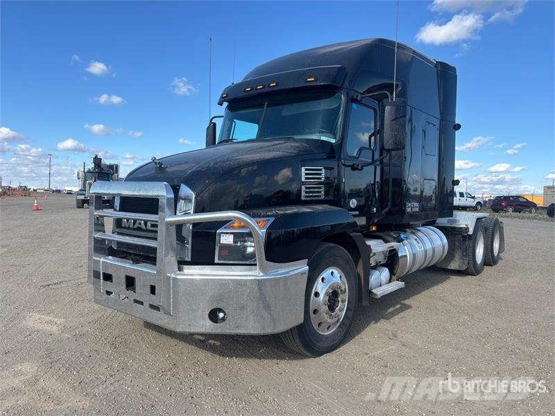 Mack AN64T Anthem 6x4 T/A Sleeper Truck Tractor Tracteur routier