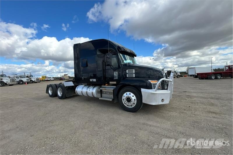 Mack AN64T Anthem 6x4 T/A Sleeper Truck Tractor Sattelzugmaschinen