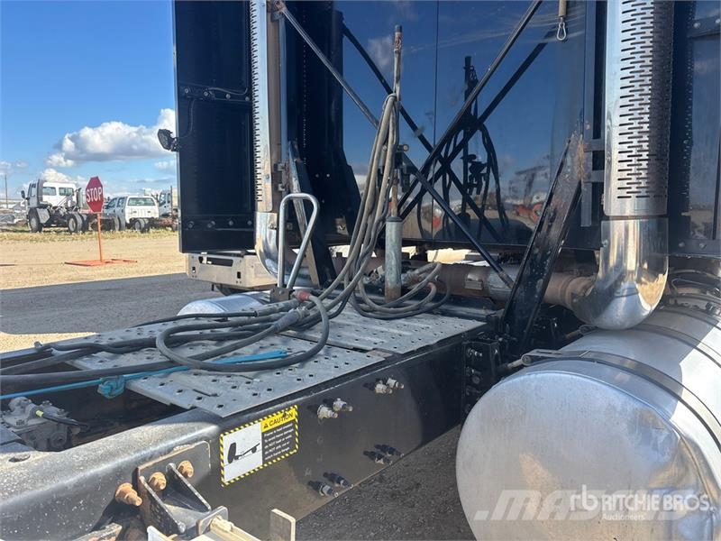 Mack AN64T Anthem 6x4 T/A Sleeper Truck Tractor Tracteur routier