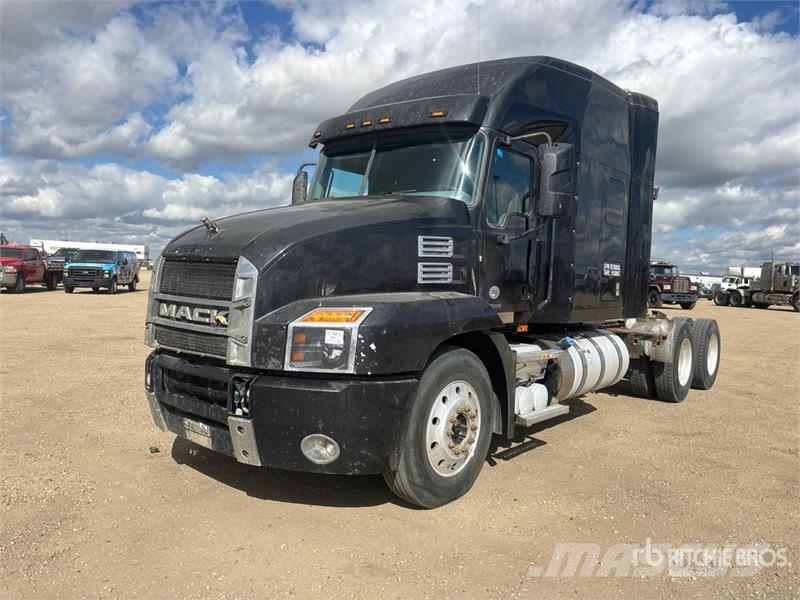 Mack AN64T Anthem 6x4 T/A Sleeper Truck Tractor Motrici e Trattori Stradali