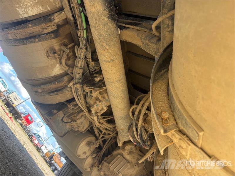 Mack AN64T Anthem 6x4 T/A Sleeper Truck Tractor Tracteur routier