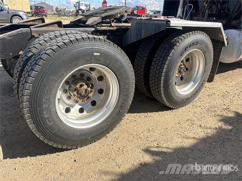 Mack AN64T Anthem 6x4 T/A Sleeper Truck Tractor Tracteur routier