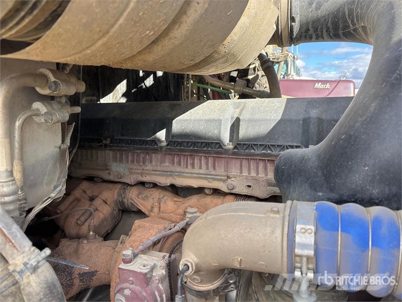Mack AN64T Anthem 6x4 T/A Sleeper Truck Tractor Sattelzugmaschinen