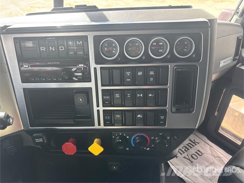 Mack AN64T Anthem 6x4 T/A Sleeper Truck Tractor Motrici e Trattori Stradali