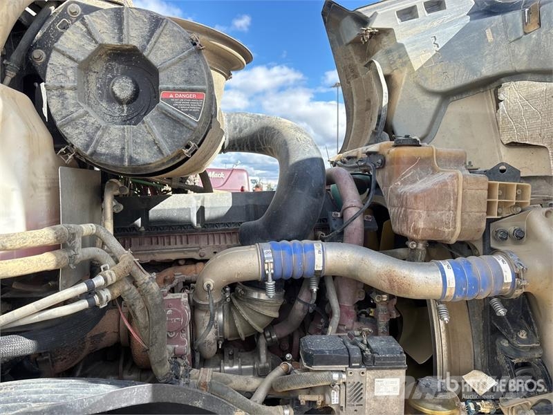 Mack AN64T Anthem 6x4 T/A Sleeper Truck Tractor Sattelzugmaschinen