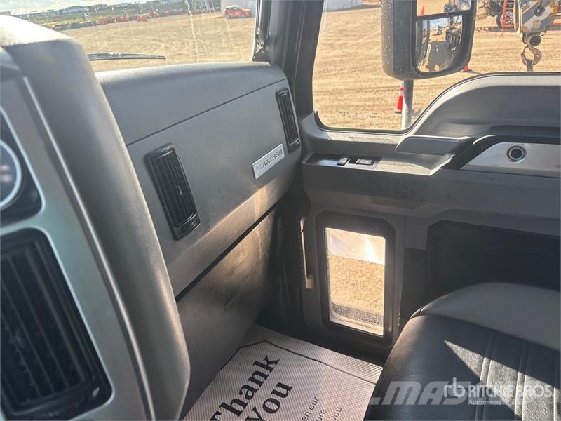 Mack AN64T Anthem 6x4 T/A Sleeper Truck Tractor Tracteur routier