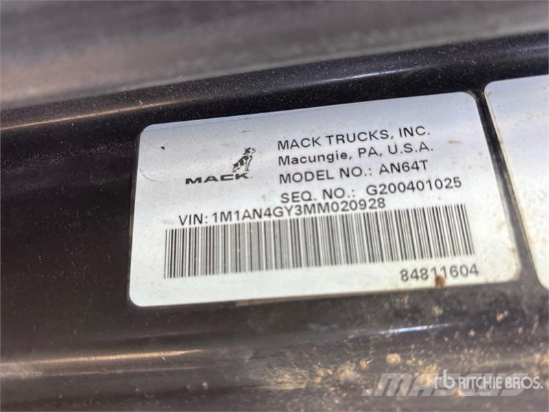 Mack AN64T Anthem 6x4 T/A Sleeper Truck Tractor Sattelzugmaschinen
