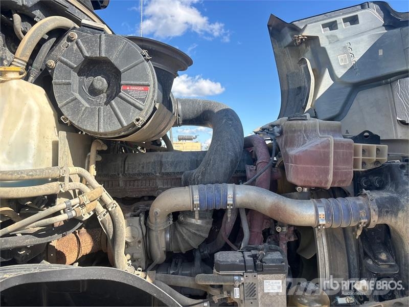Mack AN64T Anthem 6x4 T/A Sleeper Truck Tractor Tracteur routier