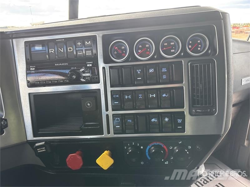 Mack AN64T Anthem 6x4 T/A Sleeper Truck Tractor Sattelzugmaschinen