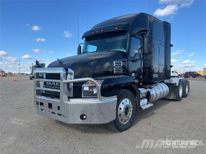 Mack AN64T Anthem 6x4 T/A Sleeper Truck Tractor Tracteur routier