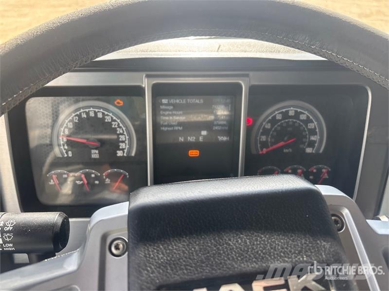 Mack AN64T Anthem 6x4 T/A Sleeper Truck Tractor Motrici e Trattori Stradali