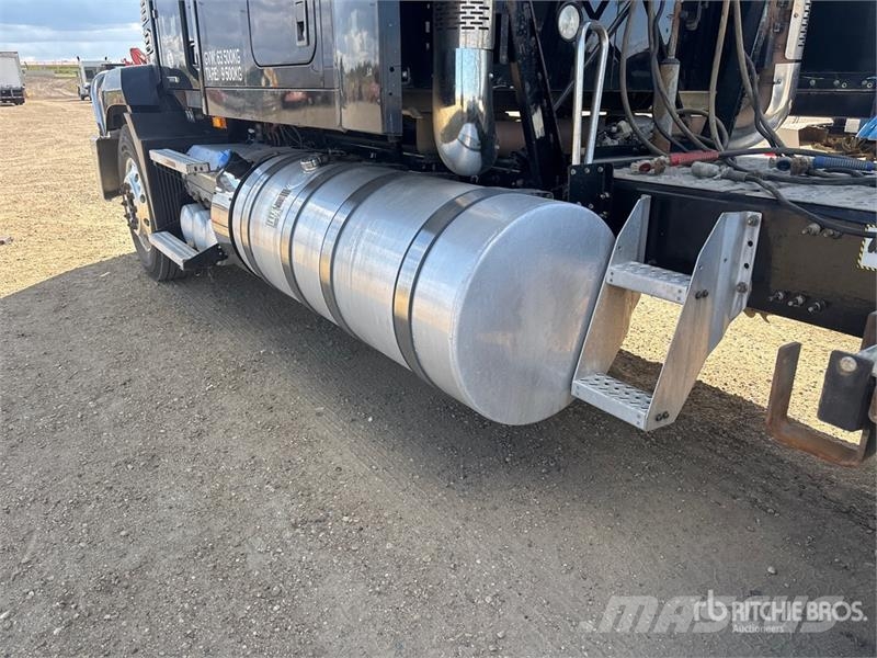 Mack AN64T Anthem 6x4 T/A Sleeper Truck Tractor Tracteur routier