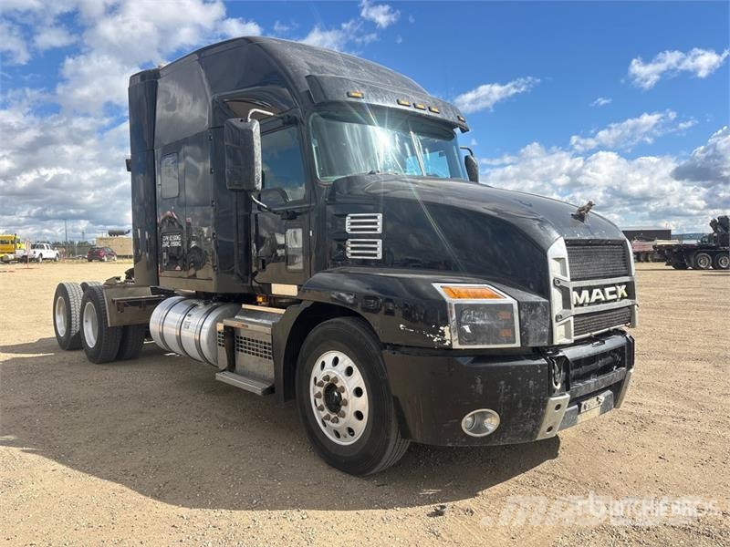 Mack AN64T Anthem 6x4 T/A Sleeper Truck Tractor Motrici e Trattori Stradali