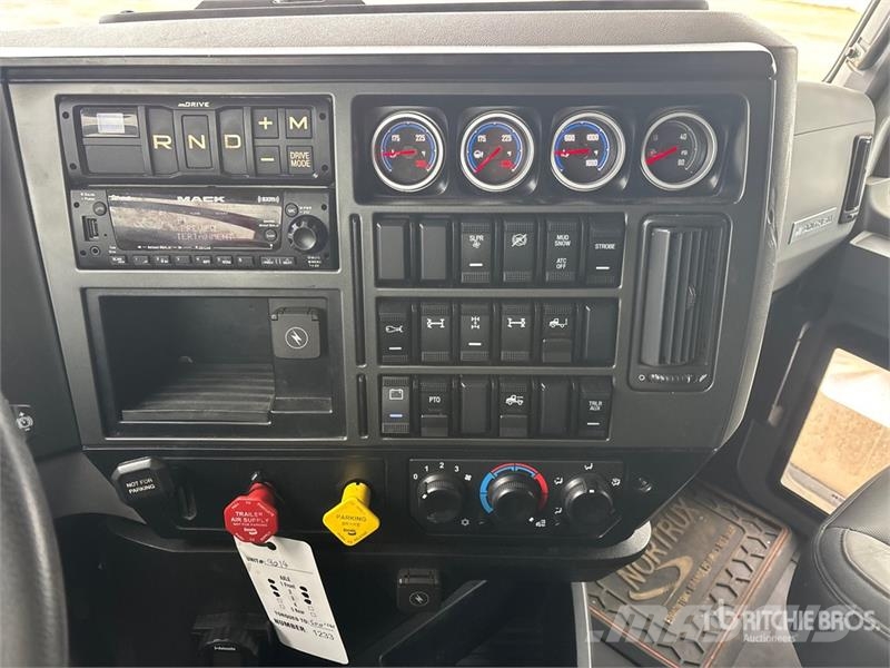 Mack Anthem 6x4 T/A Sleeper Truck Tractor Tractor Units