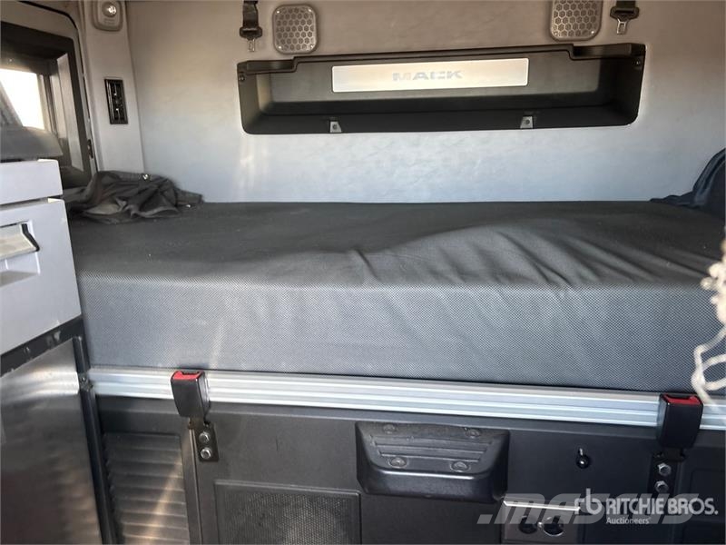Mack Anthem 6x4 T/A Sleeper Truck Tractor Tractor Units