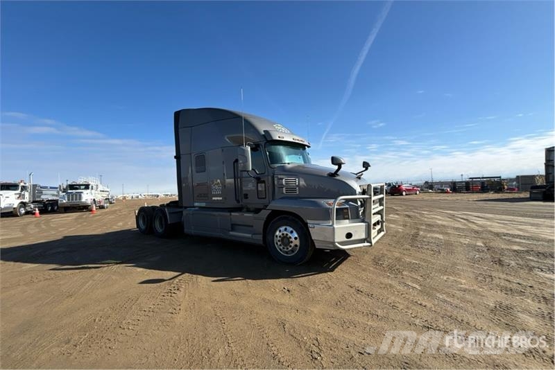 Mack Anthem 6x4 T/A Sleeper Truck Tractor Tractor Units