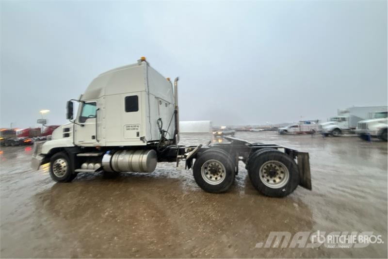 Mack Anthem 6x4 T/A Sleeper Truck Tractor Sadulveokid