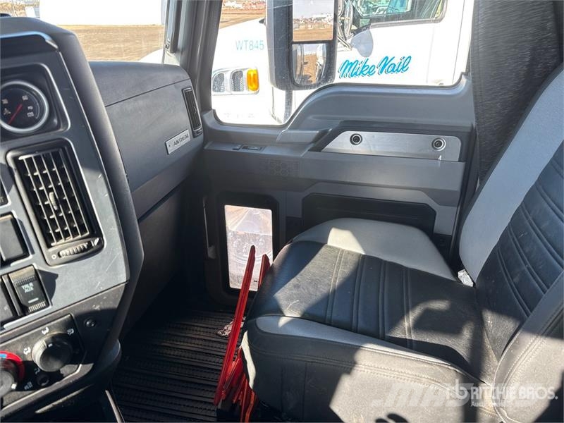 Mack Anthem 6x4 T/A Sleeper Truck Tractor Tractor Units