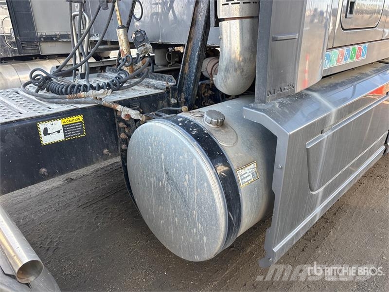 Mack Anthem 6x4 T/A Sleeper Truck Tractor Tractor Units