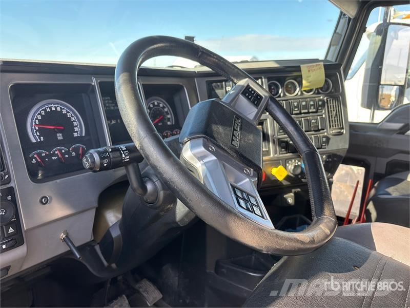 Mack Anthem 6x4 T/A Sleeper Truck Tractor Tractor Units