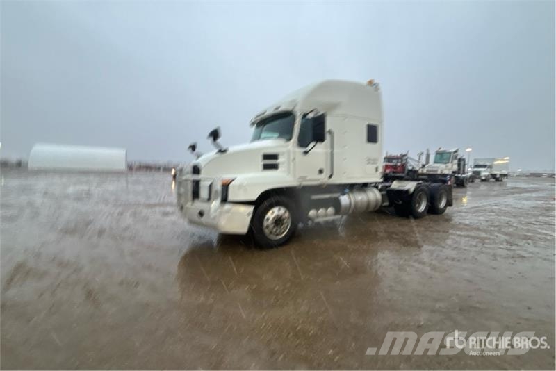 Mack Anthem 6x4 T/A Sleeper Truck Tractor Sadulveokid