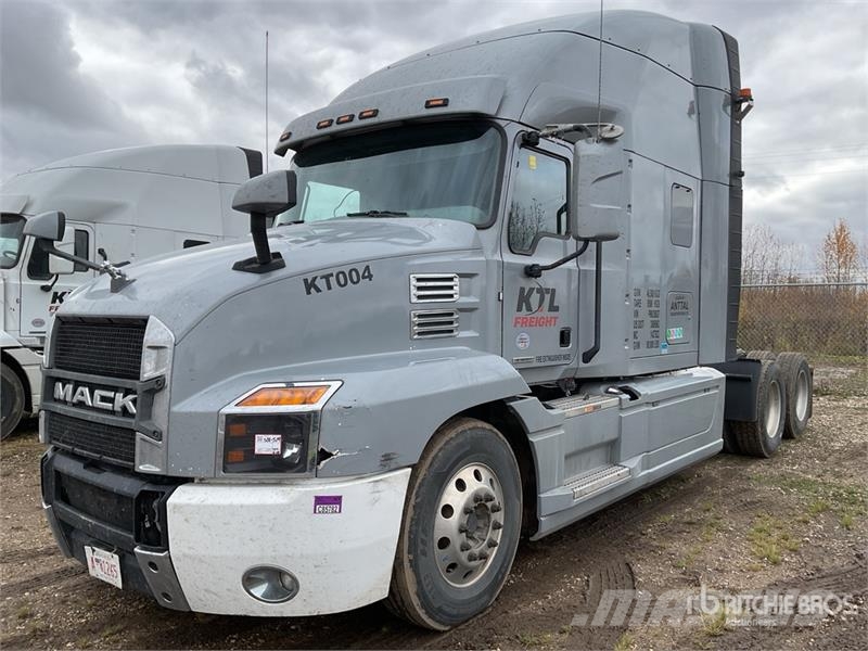 Mack Anthem T/A Day Cab Truck Tractor Tegljači