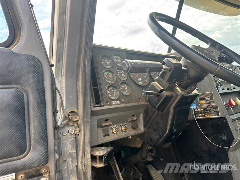 Mack CH613 탱커 트럭