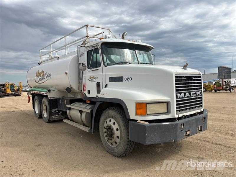 Mack CH613 탱커 트럭