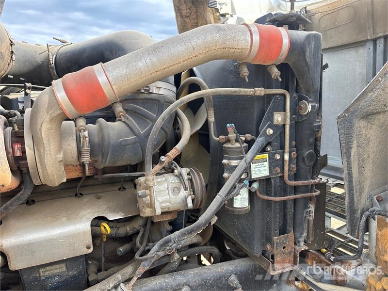 Mack CH613 탱커 트럭
