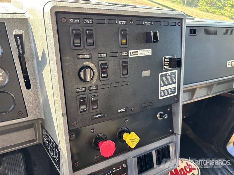 Mack CH613 曳引機組件
