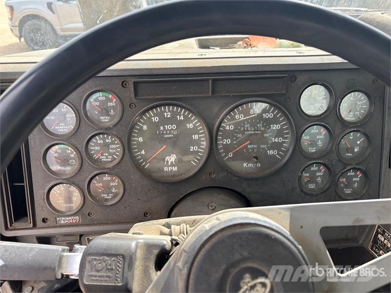 Mack CH613 탱커 트럭