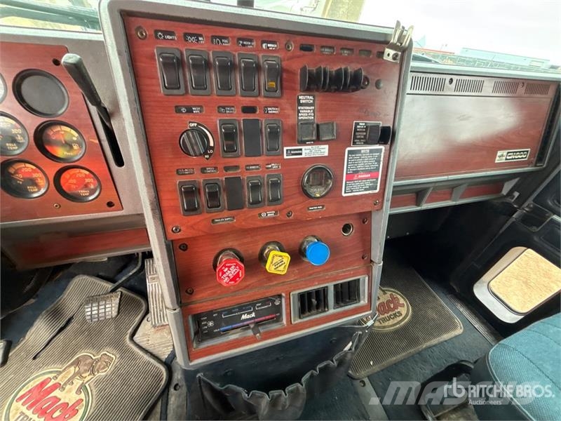 Mack CH613 Vilcēji