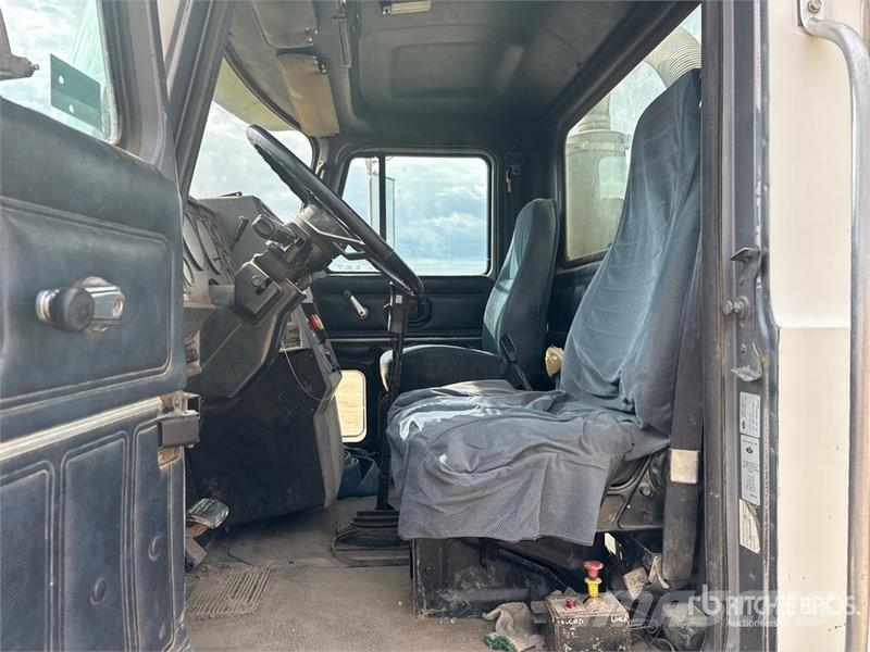 Mack CH613 탱커 트럭