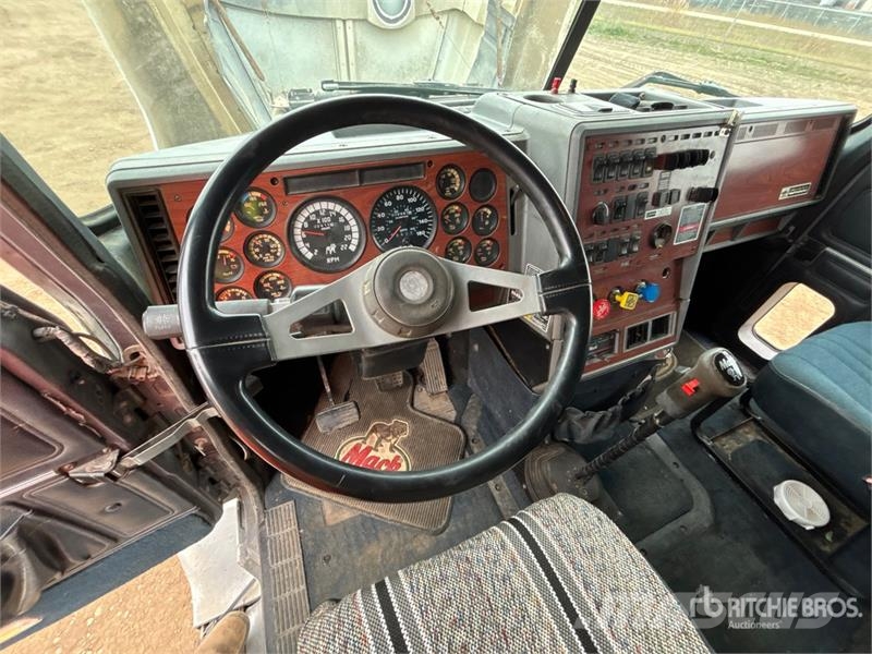 Mack CH613 Vilcēji