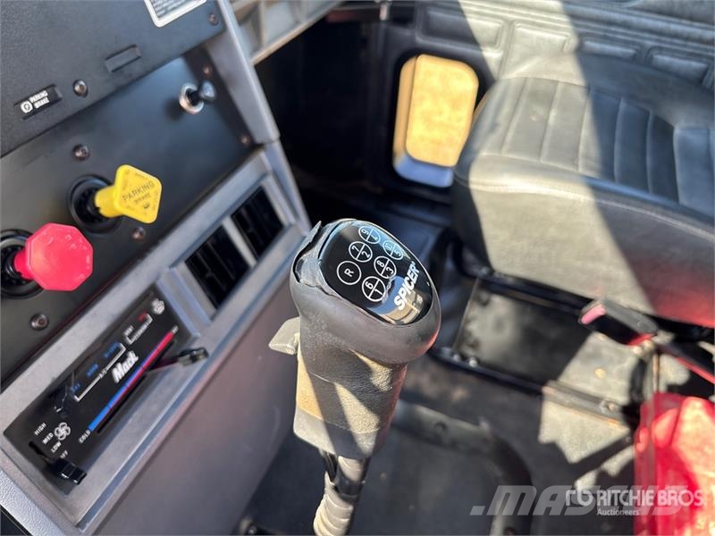 Mack CH613 曳引機組件