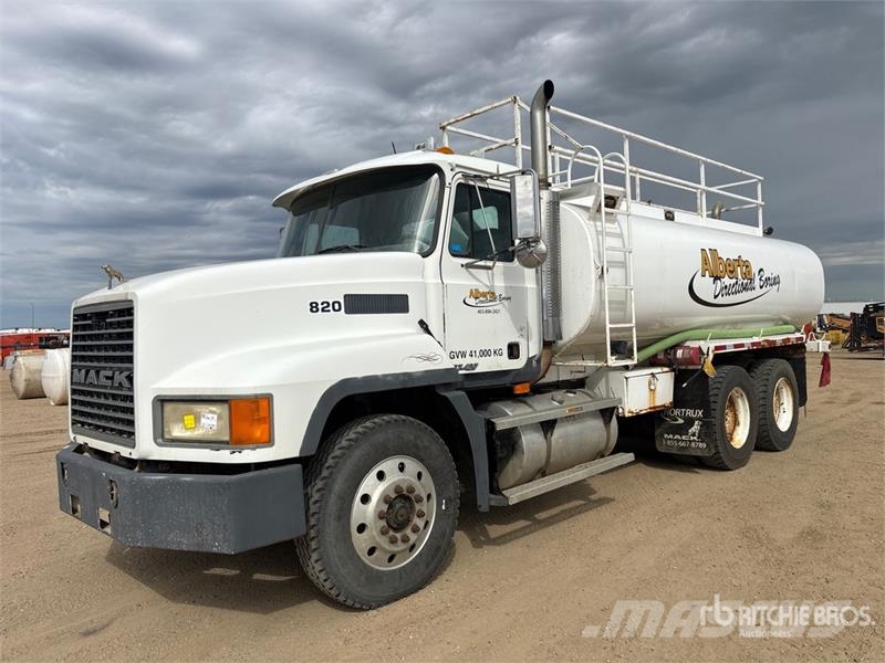 Mack CH613 탱커 트럭