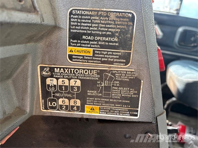 Mack CH613 탱커 트럭