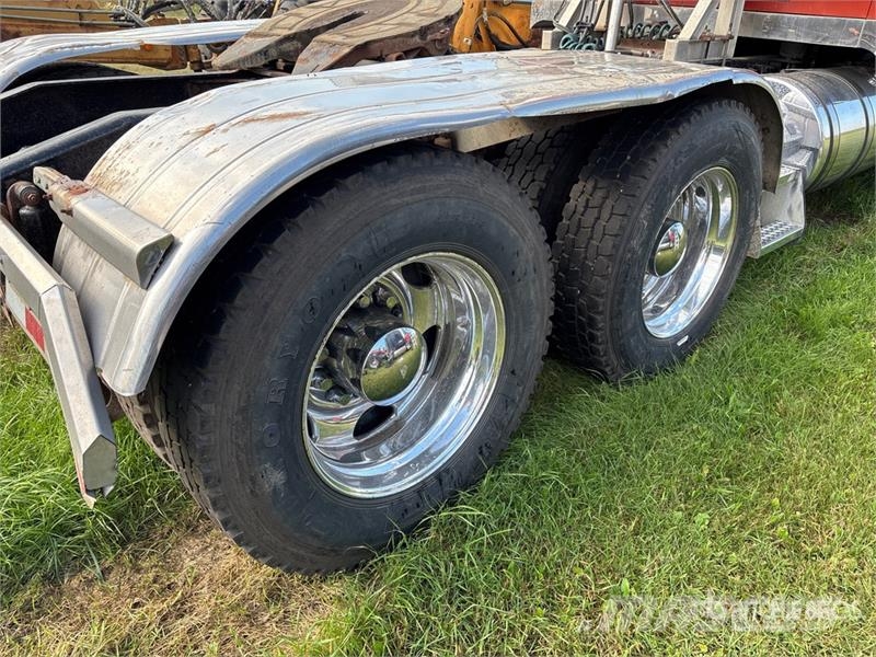 Mack CHU613 Autotractoare