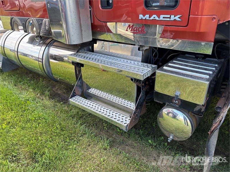 Mack CHU613 Autotractoare