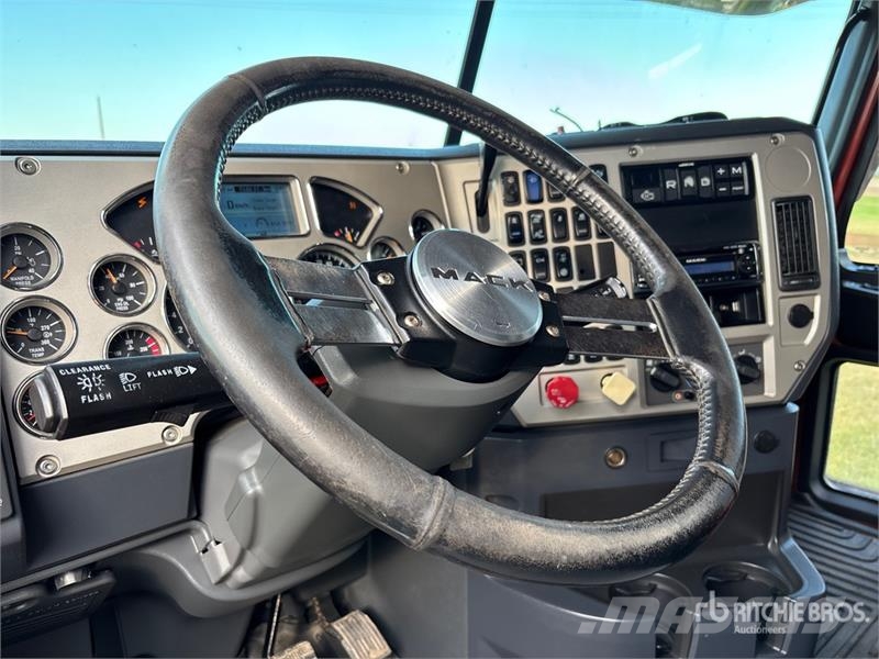 Mack CHU613 Autotractoare